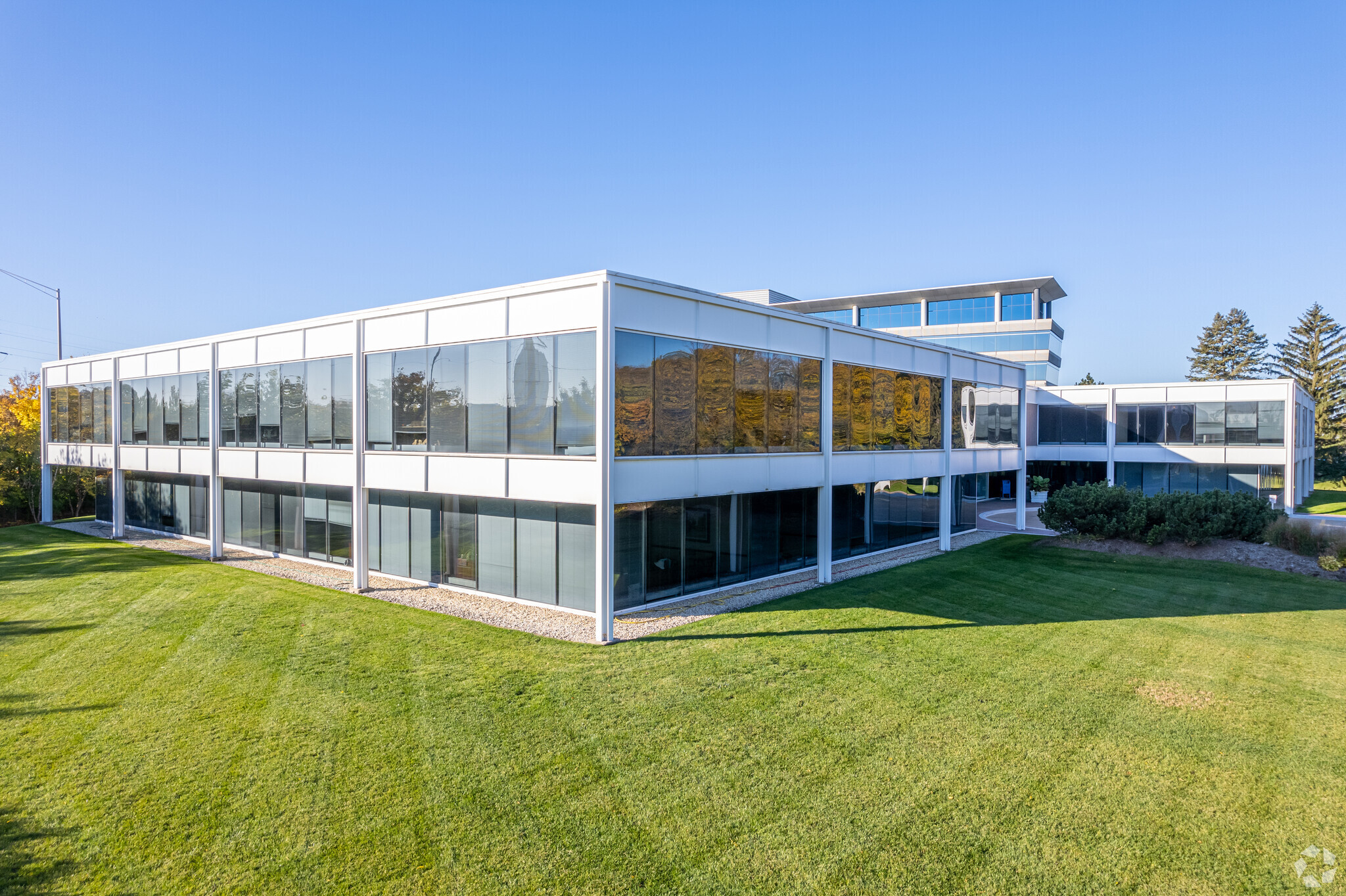 701 Harger Rd, Oak Brook, IL for lease Primary Photo- Image 1 of 14