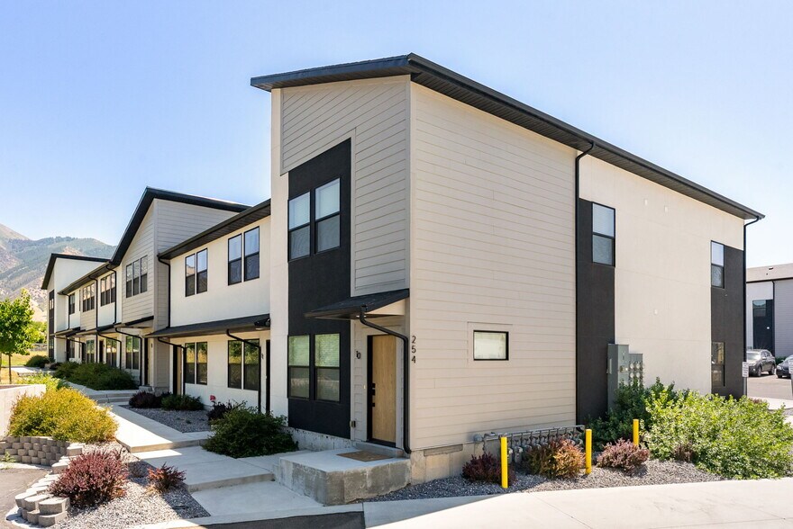 254 N Spring Creek Pky, Providence, UT for sale - Building Photo - Image 2 of 26