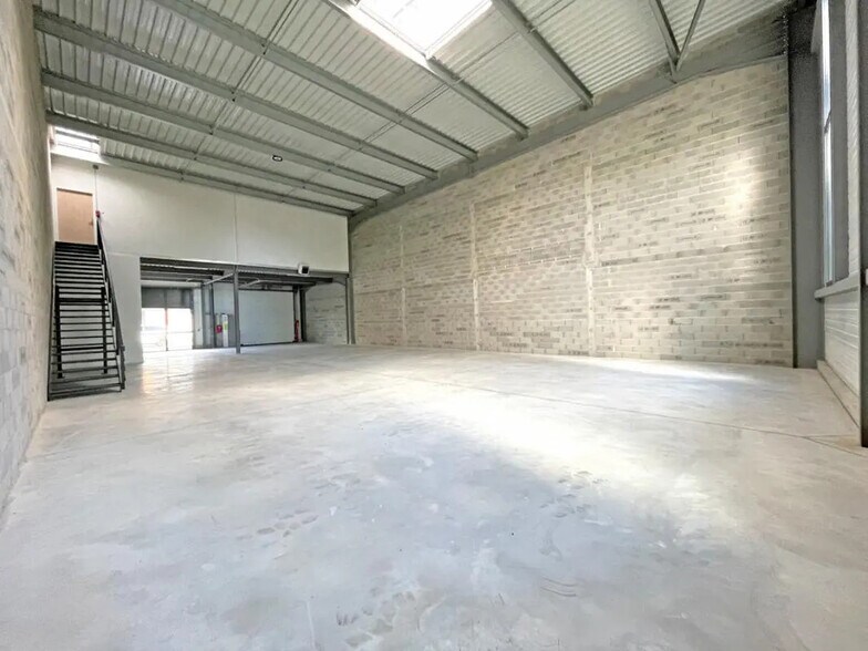 25 Rue Des Usines, Fenouillet for lease - Interior Photo - Image 3 of 39