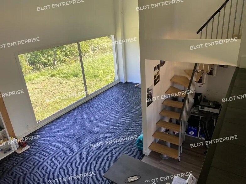 Office in Melesse for lease - Interior Photo - Image 3 of 10