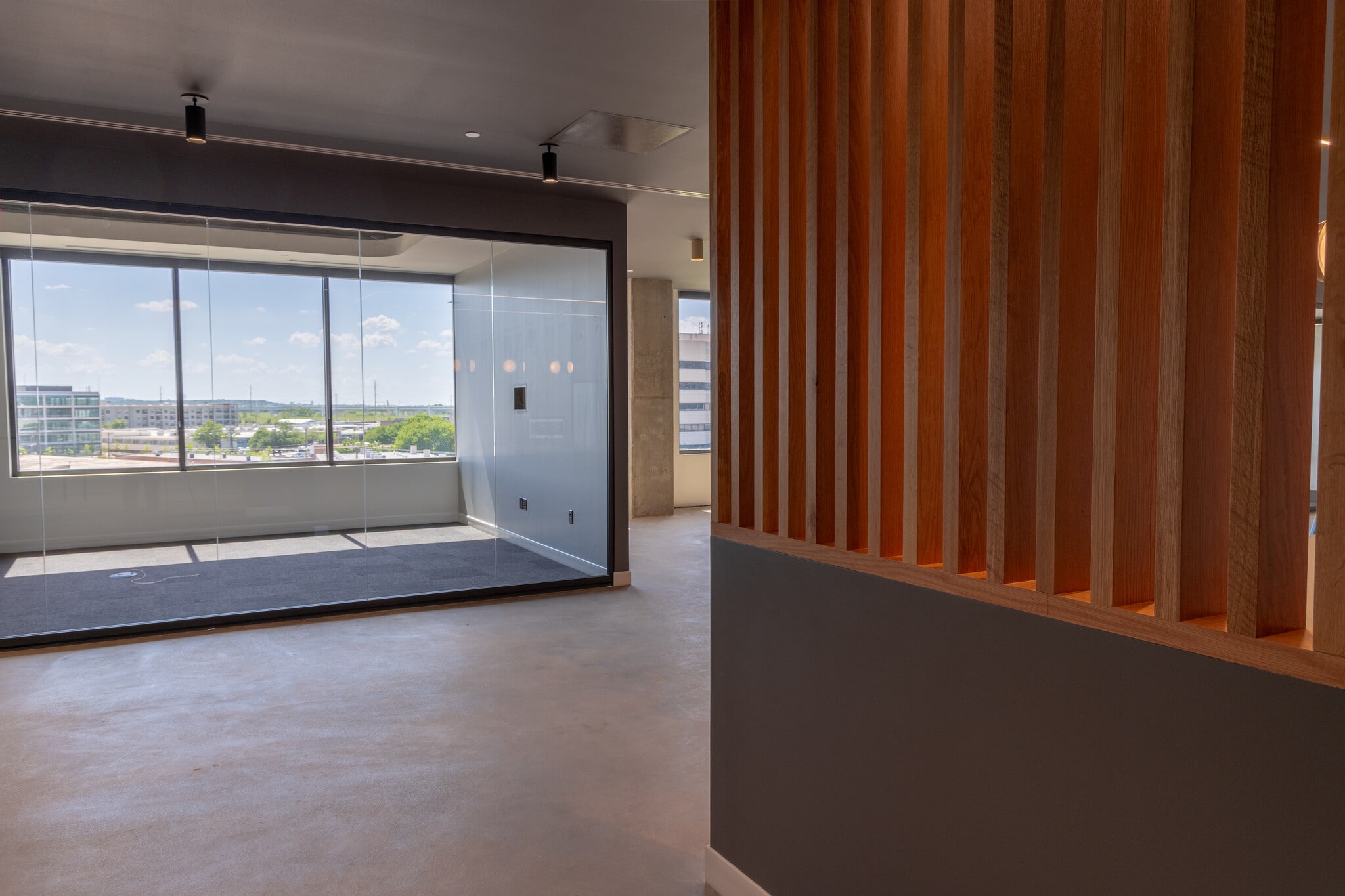 1333 Oak Lawn Ave, Dallas, TX for lease Interior Photo- Image 1 of 8