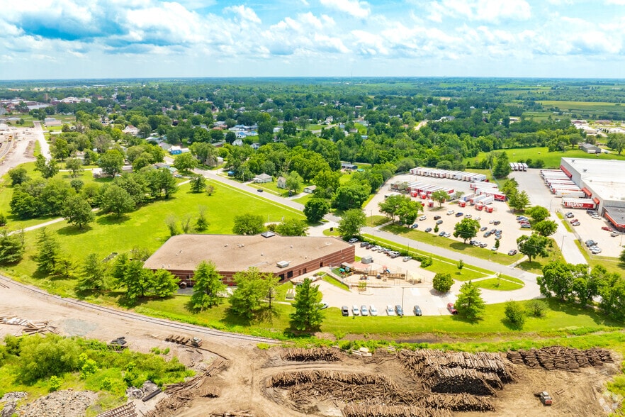 1711 Osceola Ave, Chariton, IA for sale - Aerial - Image 3 of 4