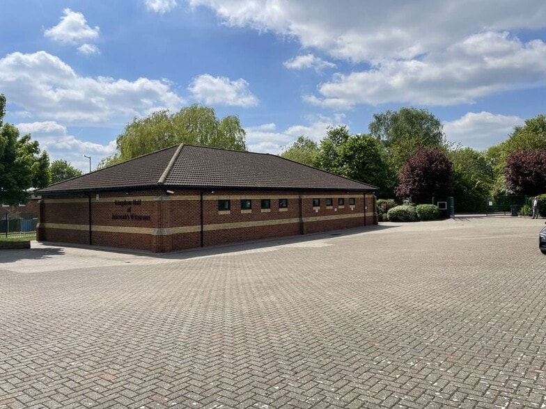 Curlew Close, Letchworth Garden City for sale - Building Photo - Image 1 of 1