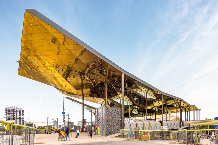 Avinguda Meridiana, 63, Barcelona, Barcelona for sale - Primary Photo - Image 1 of 2