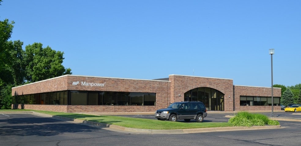 3430 Oakwood Mall Dr, Eau Claire, WI for lease - Primary Photo - Image 1 of 5