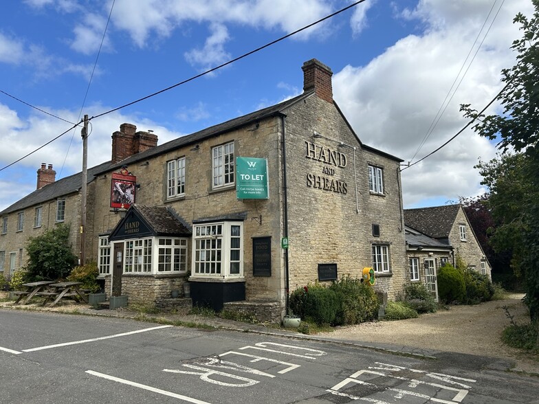 Church Rd, Witney for sale - Primary Photo - Image 1 of 5