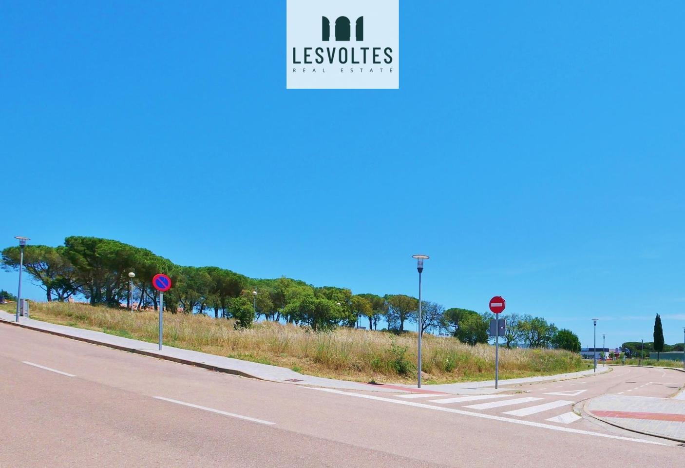 Residencial Mas Borrell portfolio of 5 properties for sale on LoopNet.com Primary Photo- Image 1 of 5