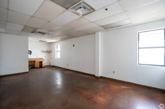 8915 San Dario Ave, Laredo, TX for lease Interior Photo- Image 1 of 10