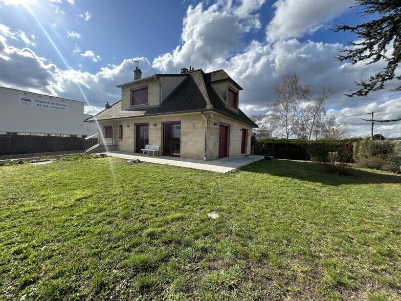 Office in Beauchamp for lease - Building Photo - Image 1 of 22