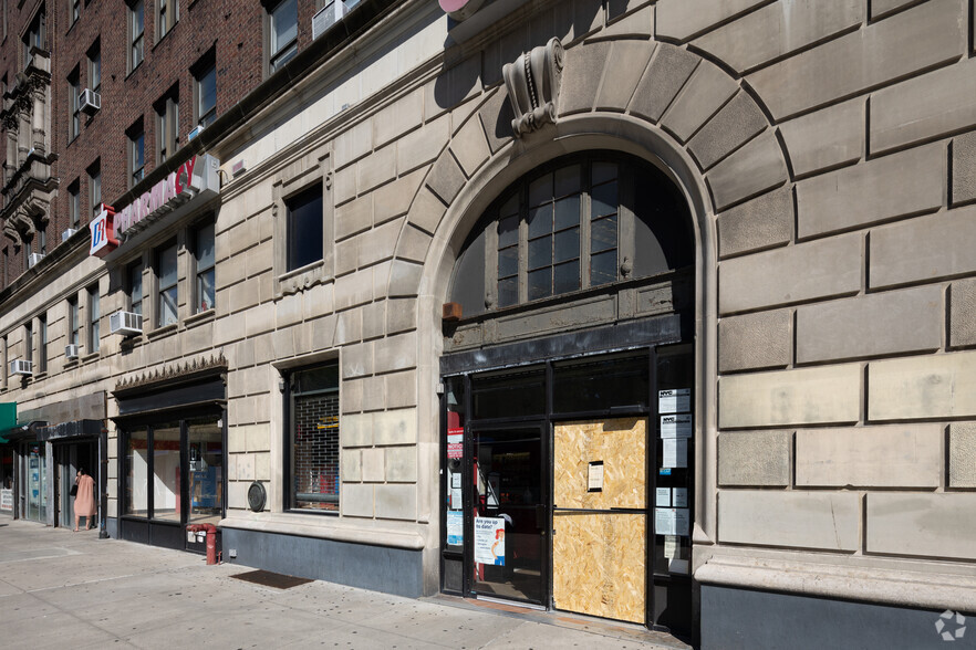 2760-2764 Broadway, New York, NY for lease - Building Photo - Image 3 of 4