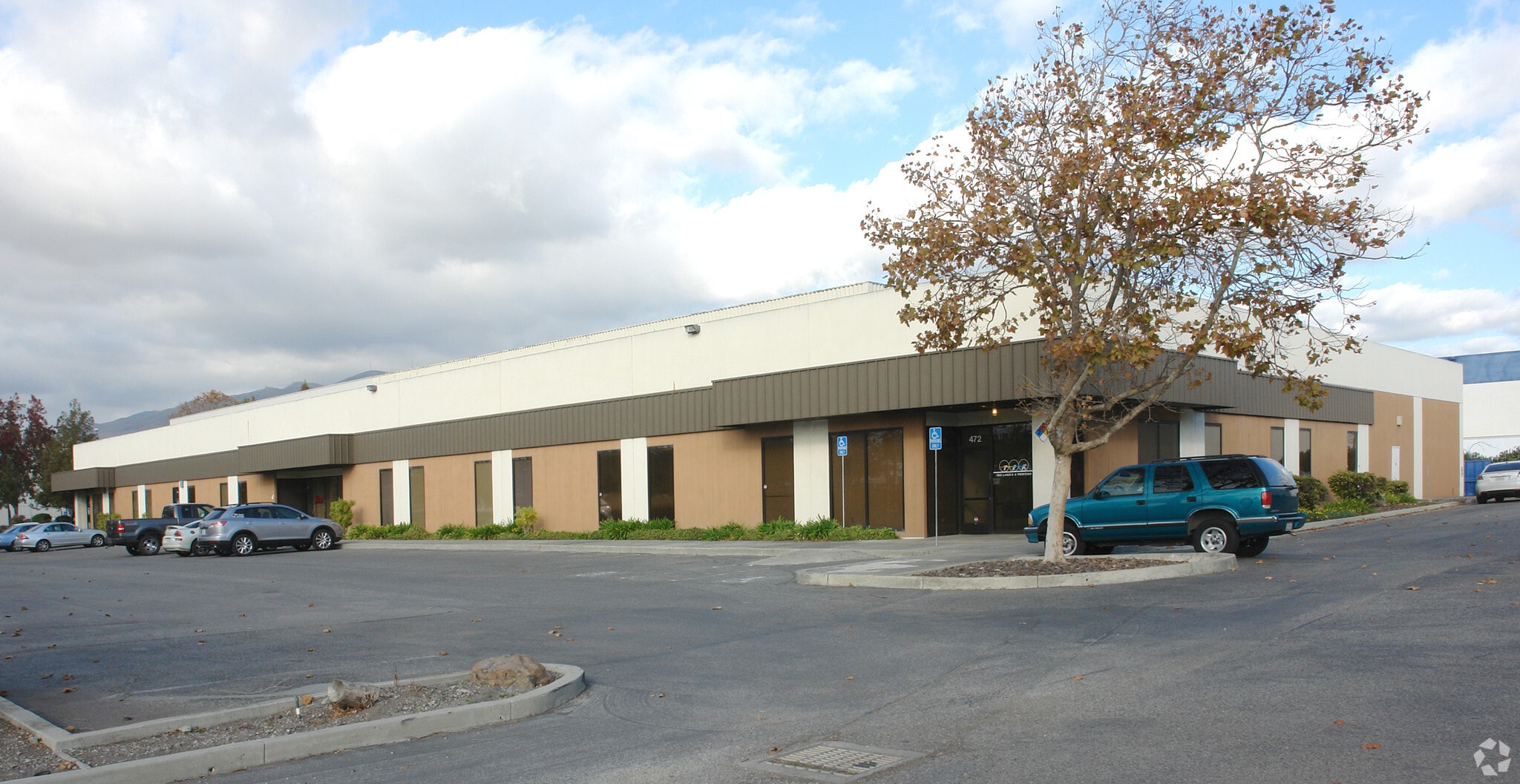 462-472 Vista Way, Milpitas, CA for lease Primary Photo- Image 1 of 11