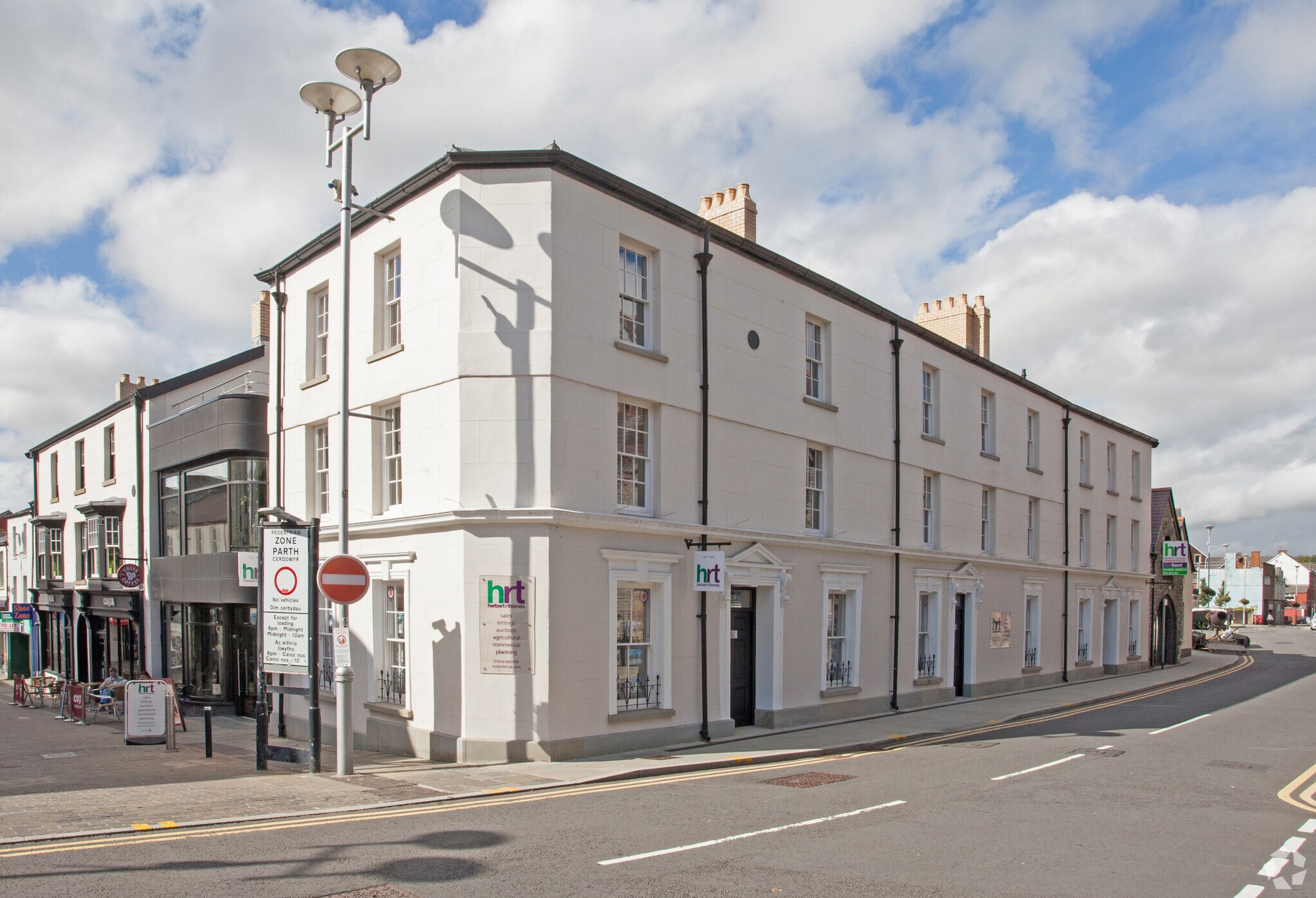 1 Derwen Rd, Bridgend for lease Primary Photo- Image 1 of 8