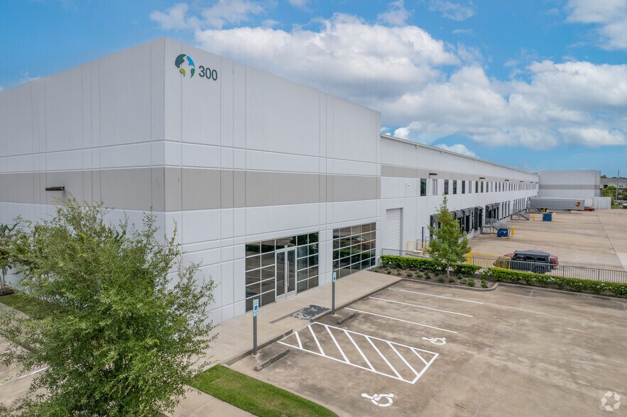 300 Airtex Dr, Houston, TX for sale - Primary Photo - Image 1 of 1