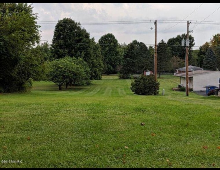 1025 E Front St, Buchanan, MI for sale - Primary Photo - Image 1 of 5