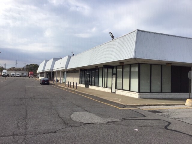 3210-3230 W 65th St, Cleveland, OH for lease - Building Photo - Image 2 of 4