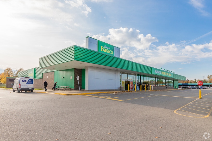 2425 Truscott Dr, Mississauga, ON for sale - Primary Photo - Image 1 of 1