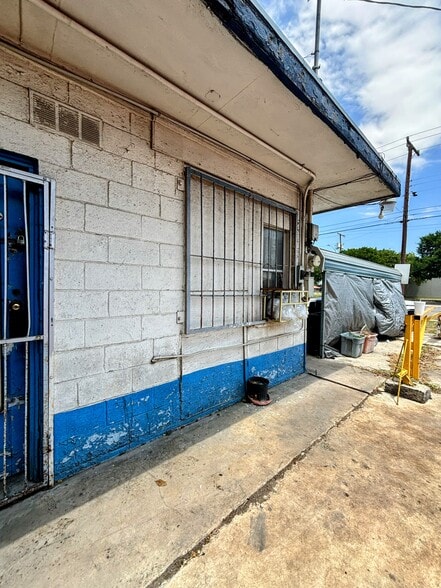 607 S General McMullen Dr, San Antonio, TX for sale - Building Photo - Image 3 of 5