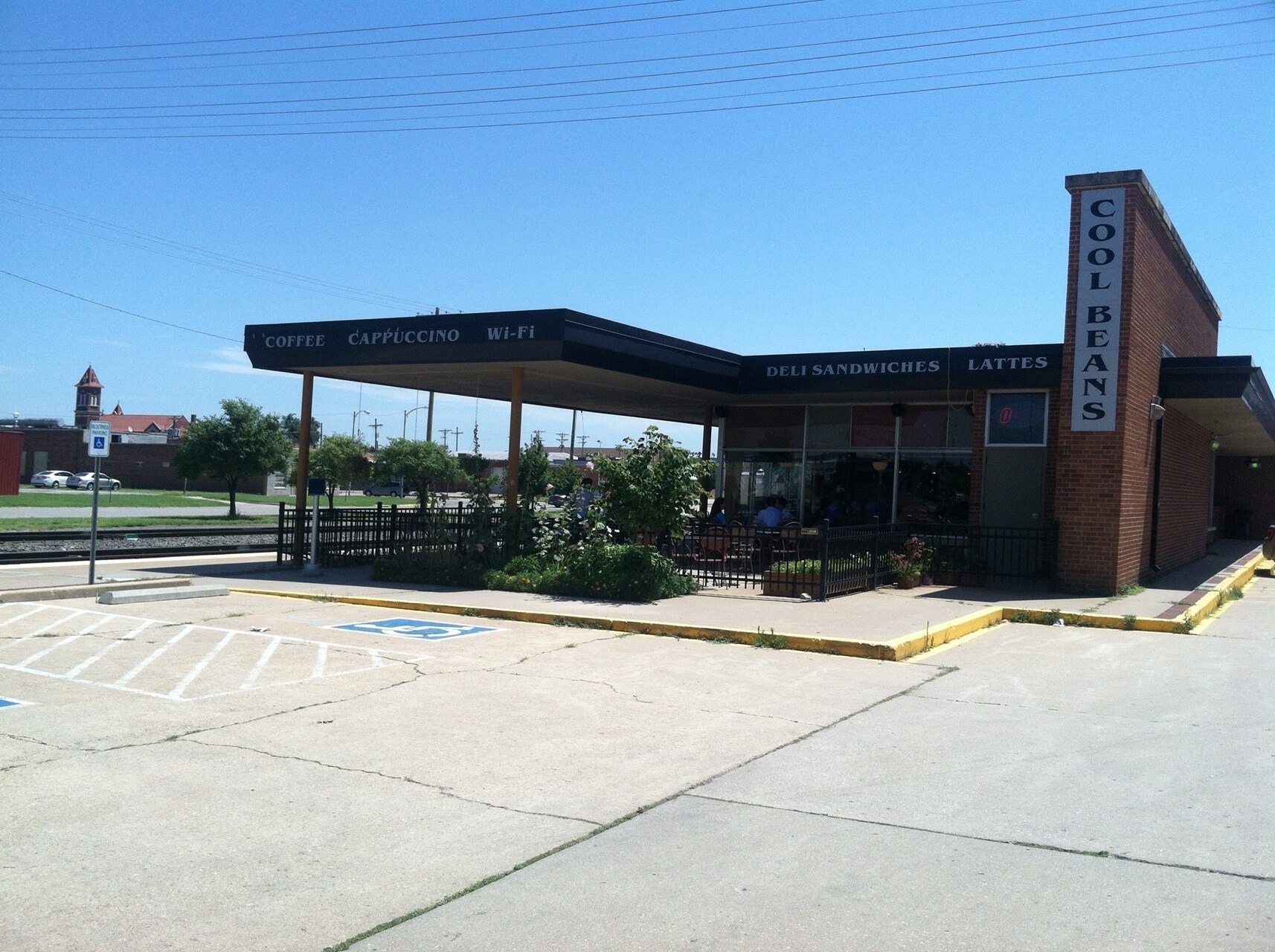 209 N Walnut St, Hutchinson, KS for sale Primary Photo- Image 1 of 1