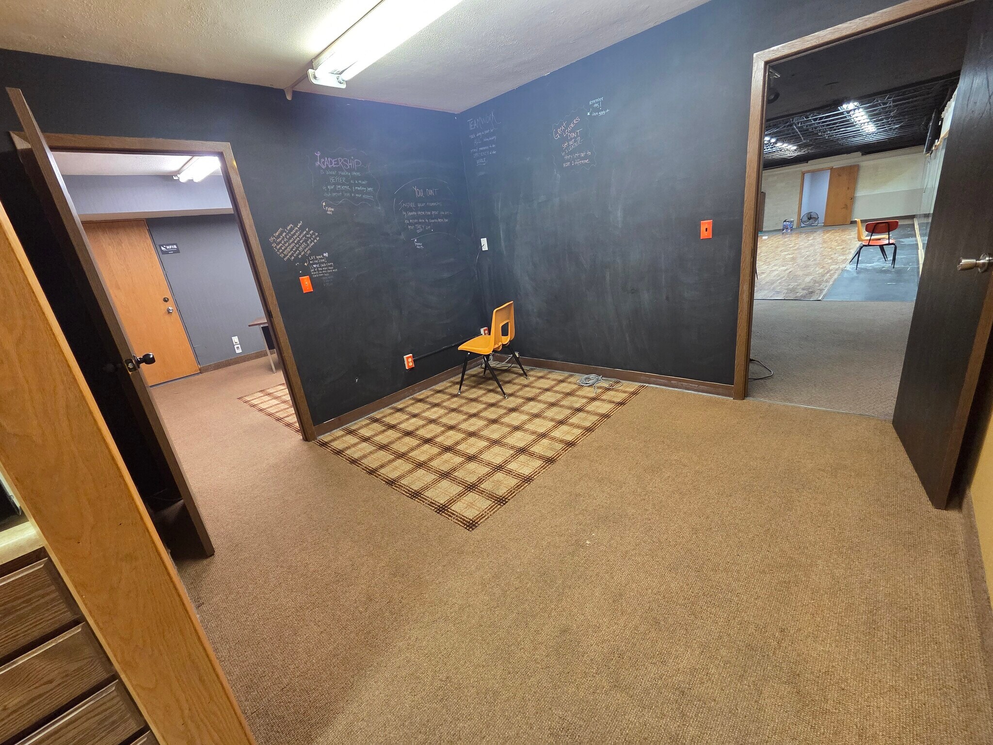 40 1st Ave W, Dickinson, ND for lease Interior Photo- Image 1 of 5