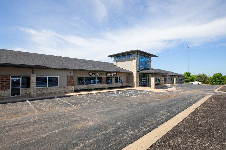 6828-6852 Silverheel St, Shawnee, KS for lease - Building Photo - Image 3 of 6