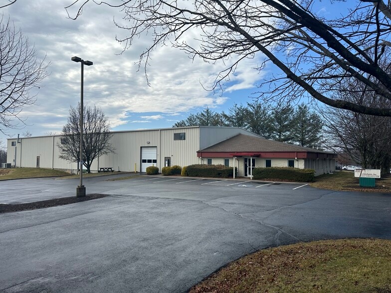 3160 State St, Blacksburg, VA for lease - Building Photo - Image 1 of 10
