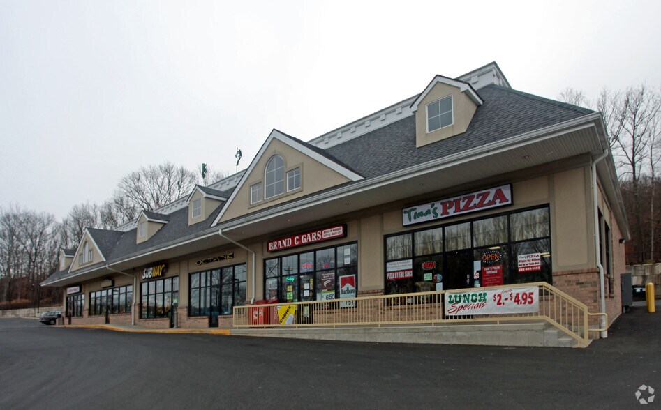 230 Roosevelt Dr, Monroe, CT for lease - Primary Photo - Image 1 of 7