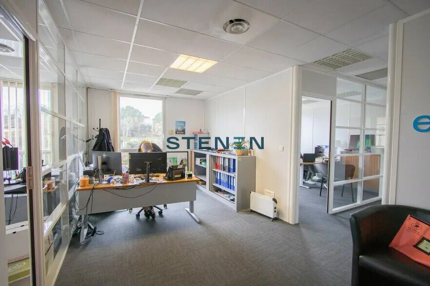 Office in Aix-en-Provence for lease - Interior Photo - Image 2 of 8