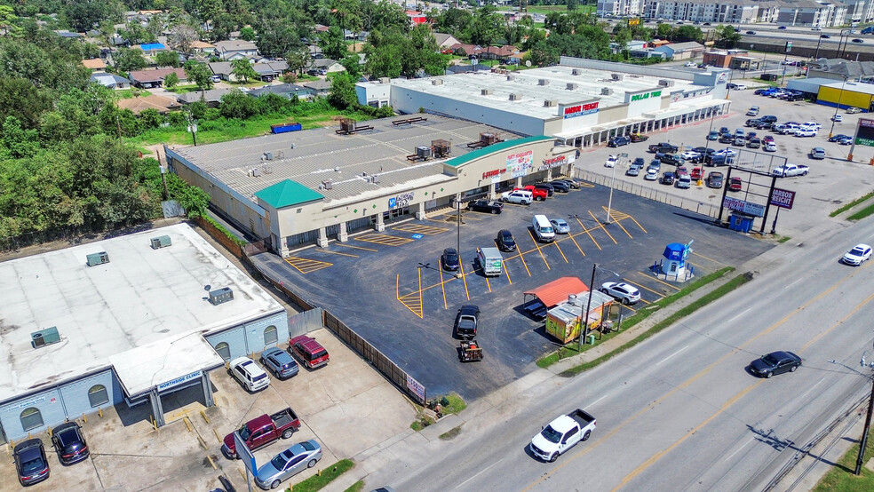 5231 Aldine Mail Rd, Houston, TX for lease - Building Photo - Image 1 of 26