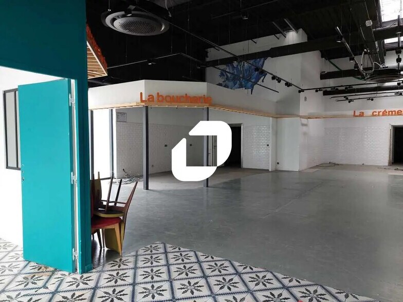 Retail in Maurepas for lease - Interior Photo - Image 2 of 5