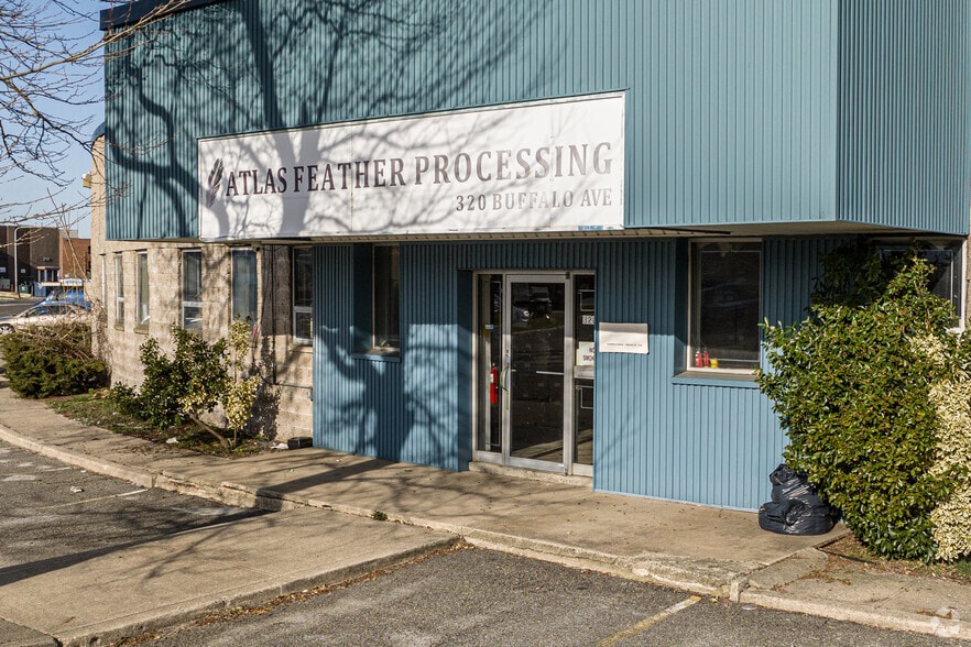 320 Buffalo Ave, Freeport, NY for lease - Building Photo - Image 3 of 5