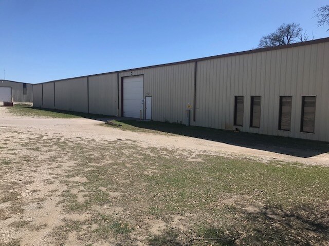 218 Lemmuel, Weatherford, TX for lease - Building Photo - Image 2 of 11