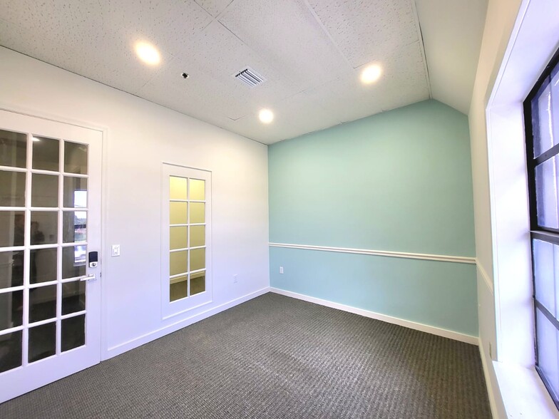 1320 SE Federal Hwy, Stuart, FL for lease - Interior Photo - Image 3 of 14