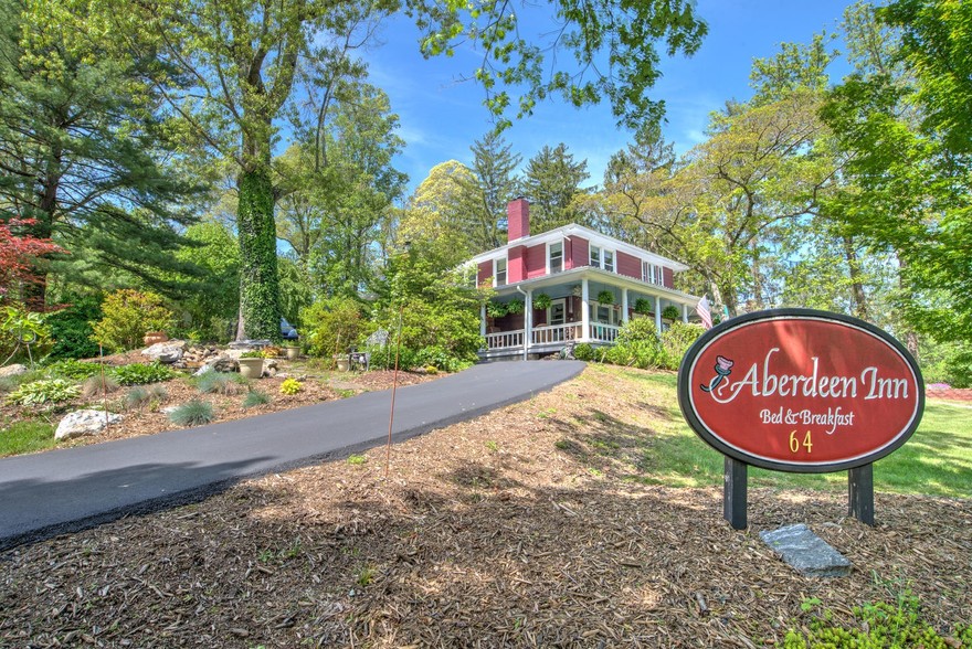 64 Linden Ave, Asheville, NC for sale - Primary Photo - Image 1 of 1