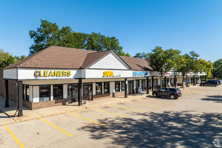 40-60 W Terra Cotta Ave, Crystal Lake, IL for lease - Building Photo - Image 1 of 13