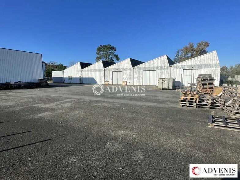 Flex in Pessac for lease - Building Photo - Image 1 of 6