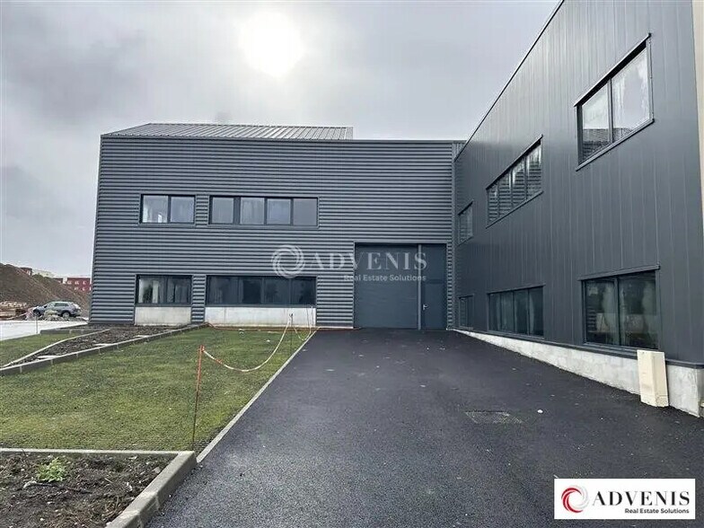 Flex in Tourcoing for lease - Building Photo - Image 1 of 11
