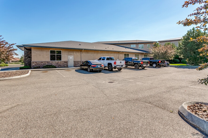 8121 W Grandridge Blvd, Kennewick, WA for lease - Building Photo - Image 3 of 15