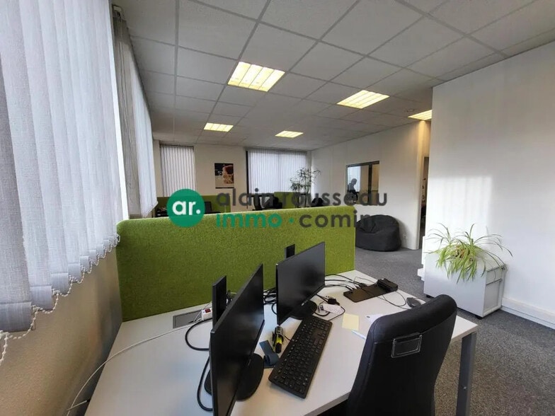 Office in Angers for lease - Interior Photo - Image 1 of 3