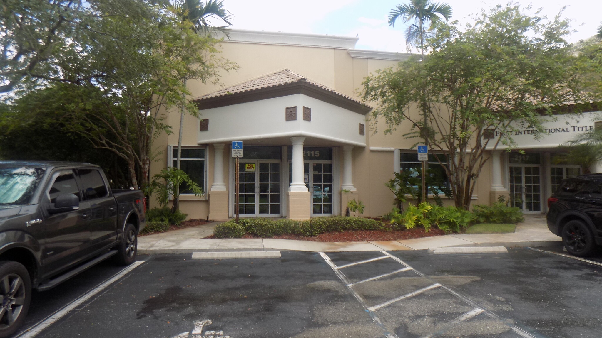 2101-2151 N Commerce Pky, Weston, FL for lease Building Photo- Image 1 of 7