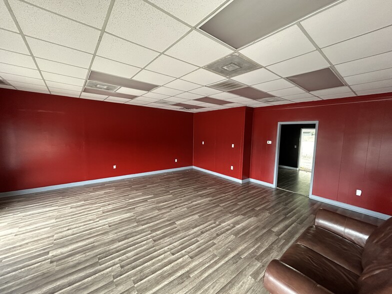 6914 E Fowler Ave, Tampa, FL for lease - Building Photo - Image 3 of 23