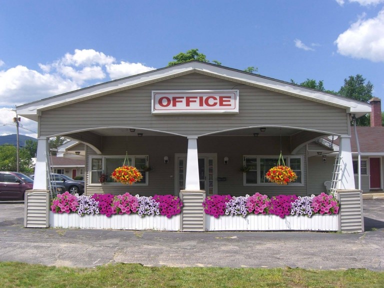 324 Main St, Gorham, NH for sale - Building Photo - Image 1 of 1