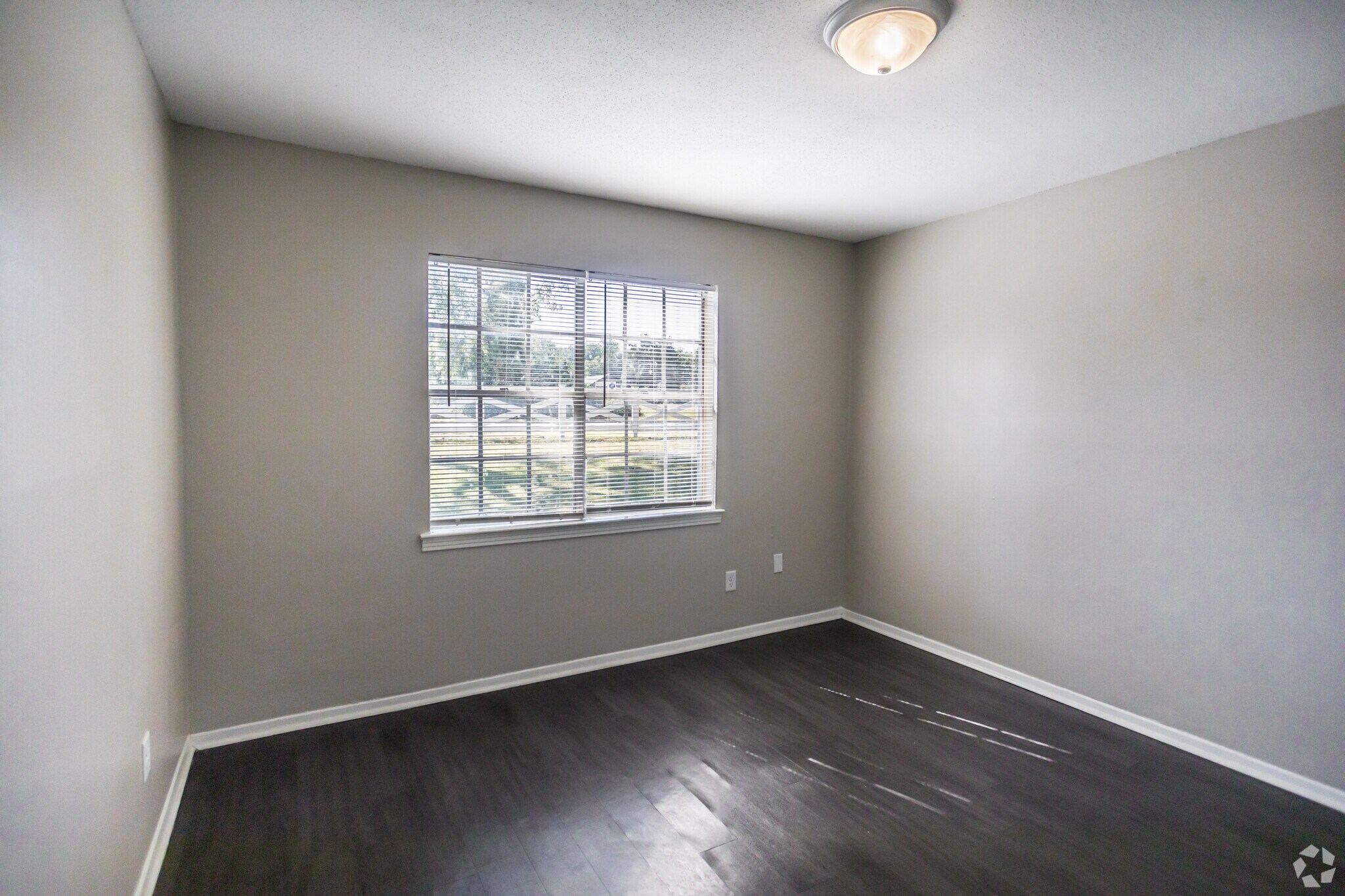 1938 E Raines Rd, Memphis, TN 38116 Graceland Pointe Apartments