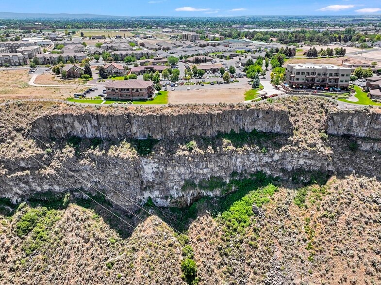 201 River Vista Pl, Twin Falls, ID for sale - Building Photo - Image 3 of 33