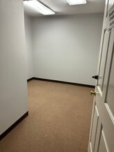 13700-13702 Village Mill Dr, Midlothian, VA for lease Interior Photo- Image 2 of 3