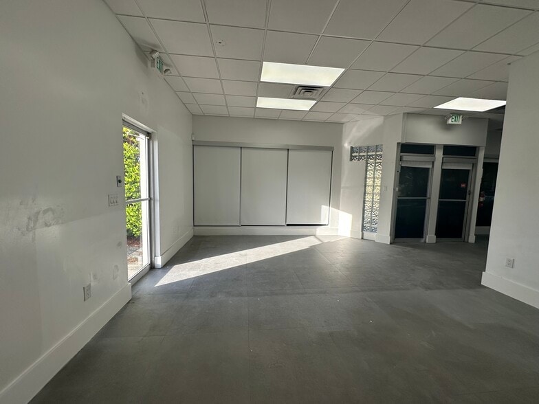 2040 Washington St, Hollywood, FL for lease - Building Photo - Image 3 of 15