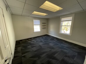 450-456 Boston Post Rd, Weston, MA for lease Interior Photo- Image 1 of 4