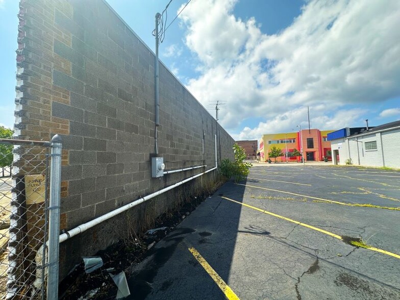 323 S Jefferson St, Dayton, OH for lease - Building Photo - Image 3 of 7