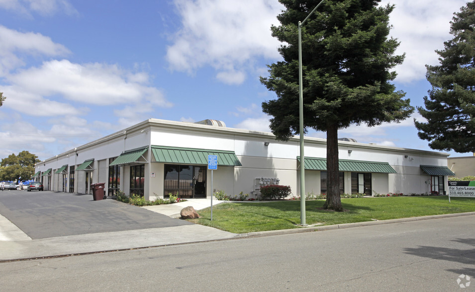 7900-7994 Capwell Dr, Oakland, CA for sale - Building Photo - Image 1 of 15