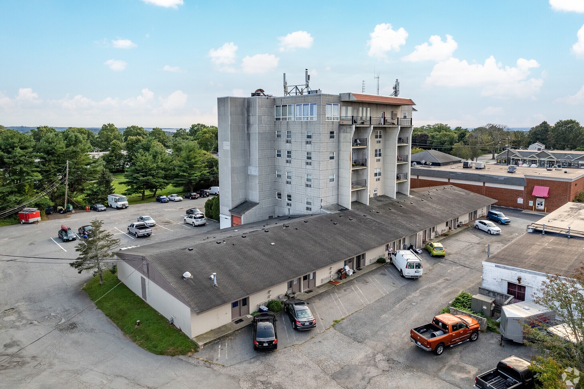 400 Ave, Bristol, RI 02809 King Philip Inn