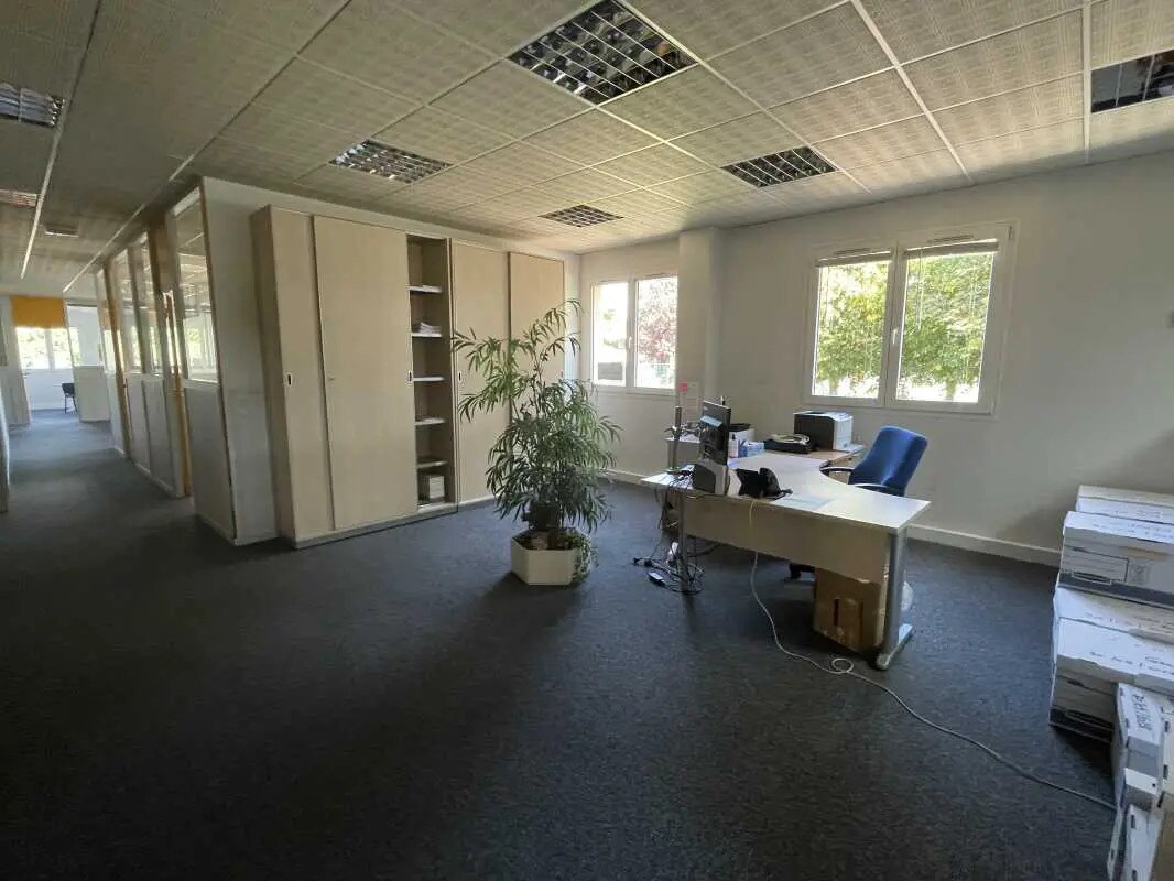 Office in Beauvais for lease Interior Photo- Image 1 of 7